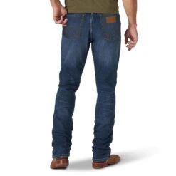 Wrangler Men's Retro 88 Slim Straight Jeans